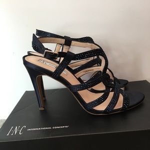 INTERNATIONAL CONCEPTS NAVY HEELS.